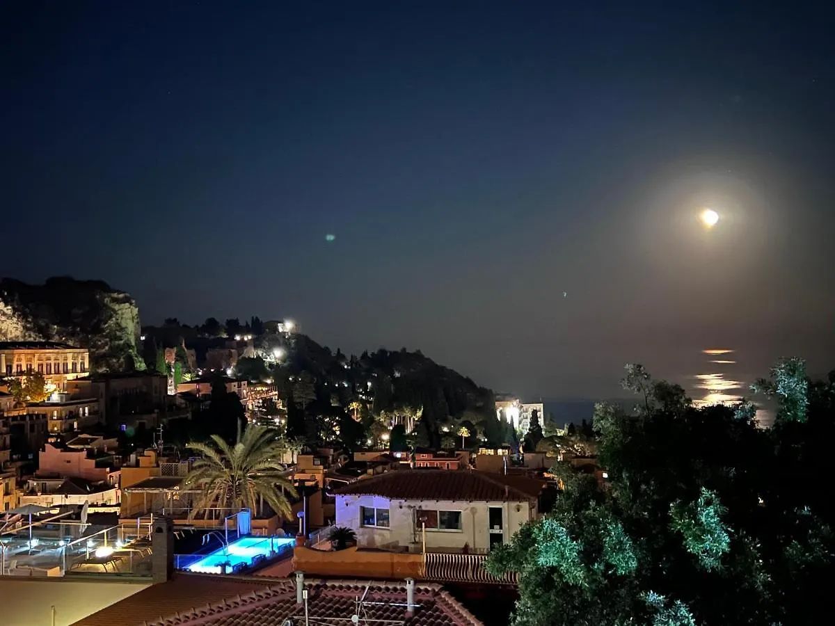 Villa Chiara Taormina 2*,  Italia